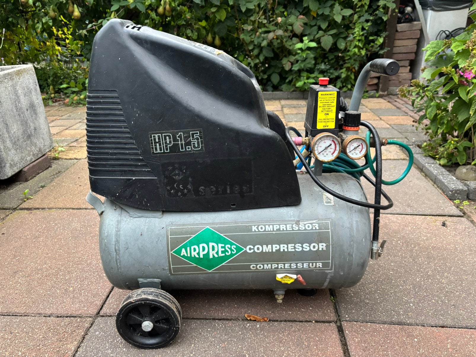 Airpress Compressor HL 215/25 (1.5 PK / 24L), Doe-het-zelf en Verbouw, Minder dan 25 liter, Ophalen, Zo goed als nieuw, Minder dan 200 liter/min