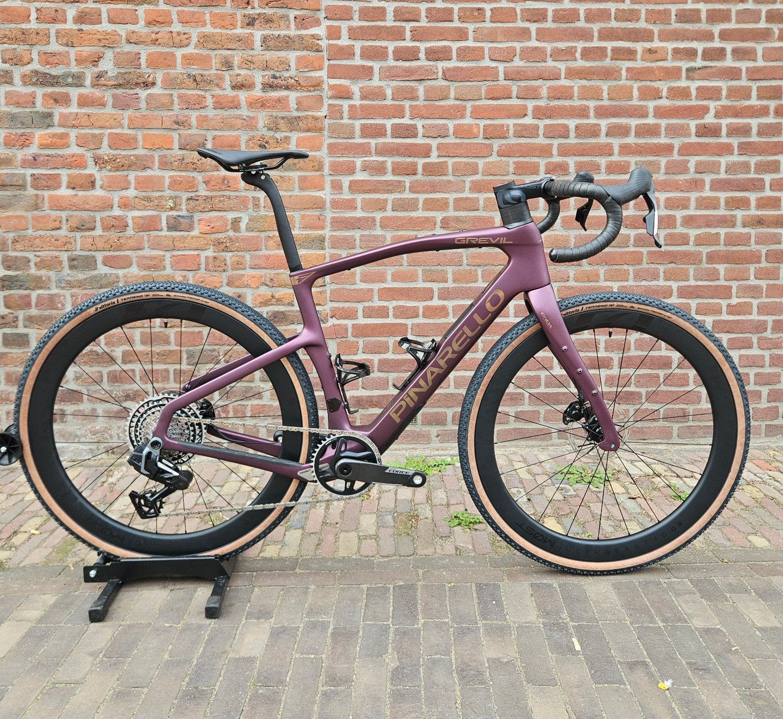 Pinarello Grevil F7 Sram Force 13 AXS XPLR I inruil mogelijk, Overige merken, 28 inch, Carbon, 10 tot 15 versnellingen
