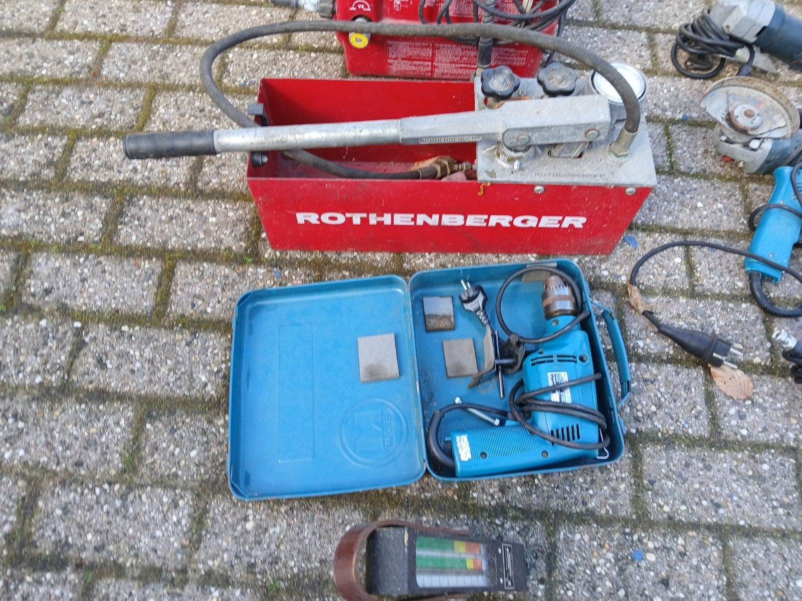 Grote partij gereedschap: boormachines, slijpers, compressor, Ophalen