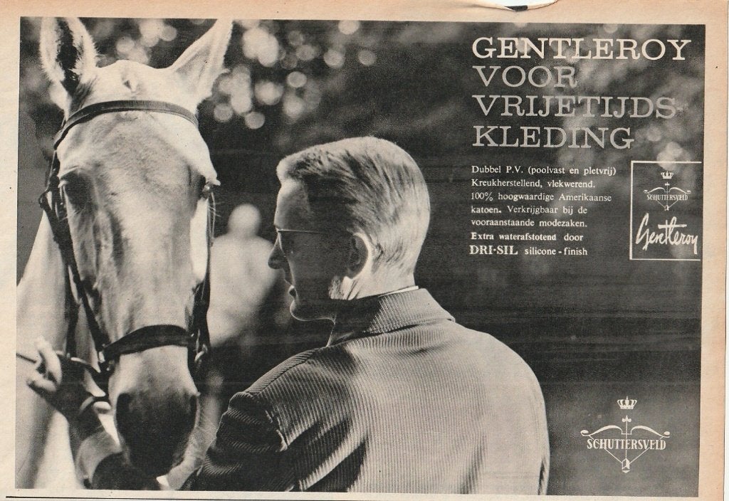 Retro reclame 1962 Schuttersveld mode man met paard, Verzamelen, Verzenden, Overige typen