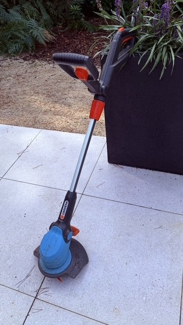 Gras kanten maaier op accu Gardena (zonder accu), Tuin en Terras, Ophalen, Gebruikt, Accu, 10 tot 30 cm