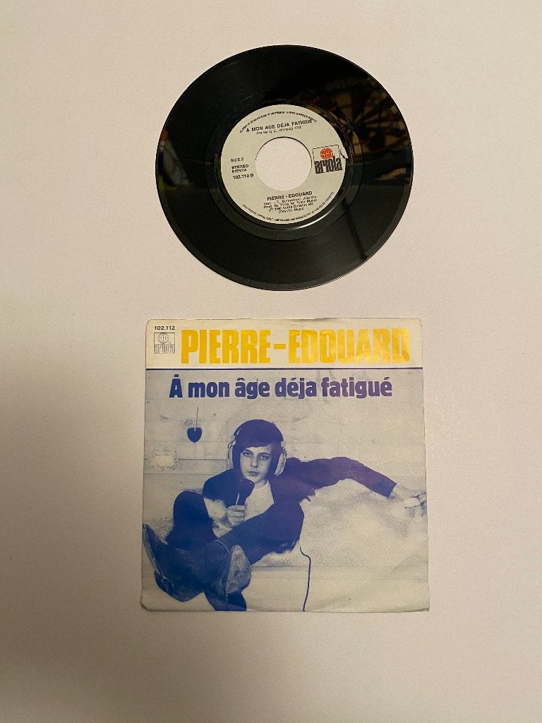 Pierre-Edouard – À Mon Âge Déja Fatigué, New wave, 7 inch, Zo goed als nieuw, Fotohoes