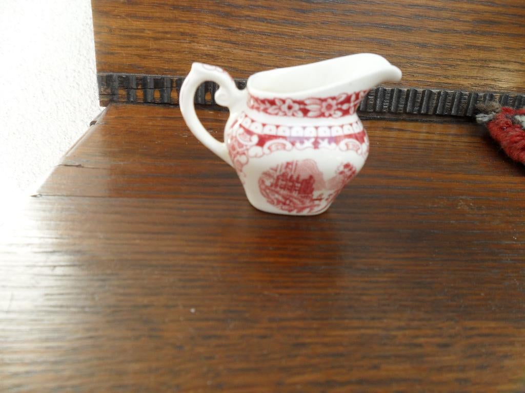 Royal Sphinx Cambridge melkkannetje, Antiek en Kunst, Antiek | Servies los, Ophalen of Verzenden