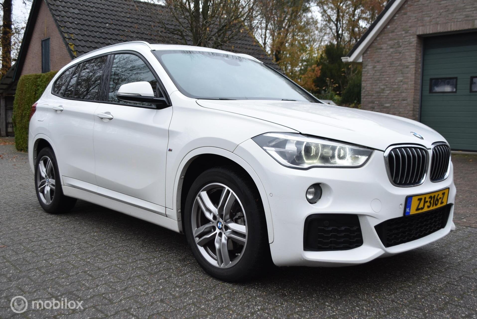 BMW X1 sDrive18i aut High Exe M Sport voll, Auto's, BMW, Euro 6, Wit, Leder, 3 cilinders