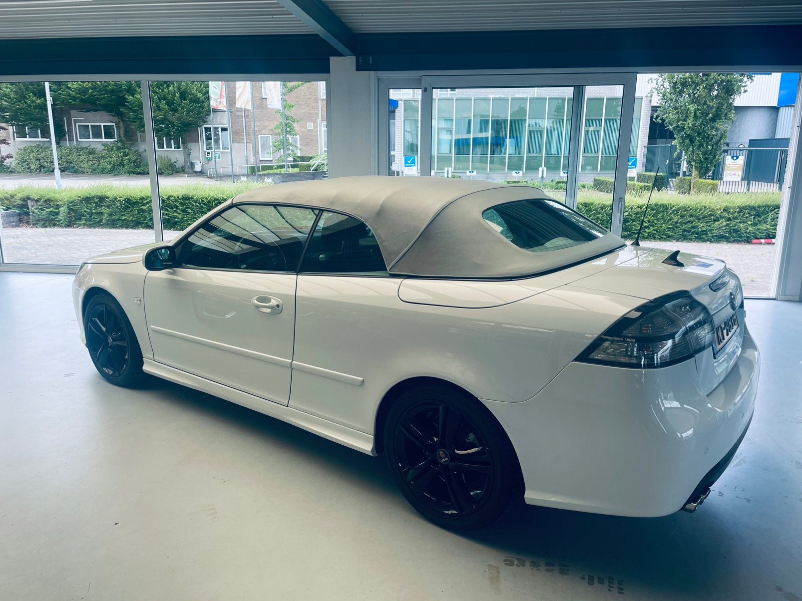 Saab 9-3 Cabrio 2.0 TX automaat, Auto's, Zwart, 4 cilinders, Cabriolet, Wit