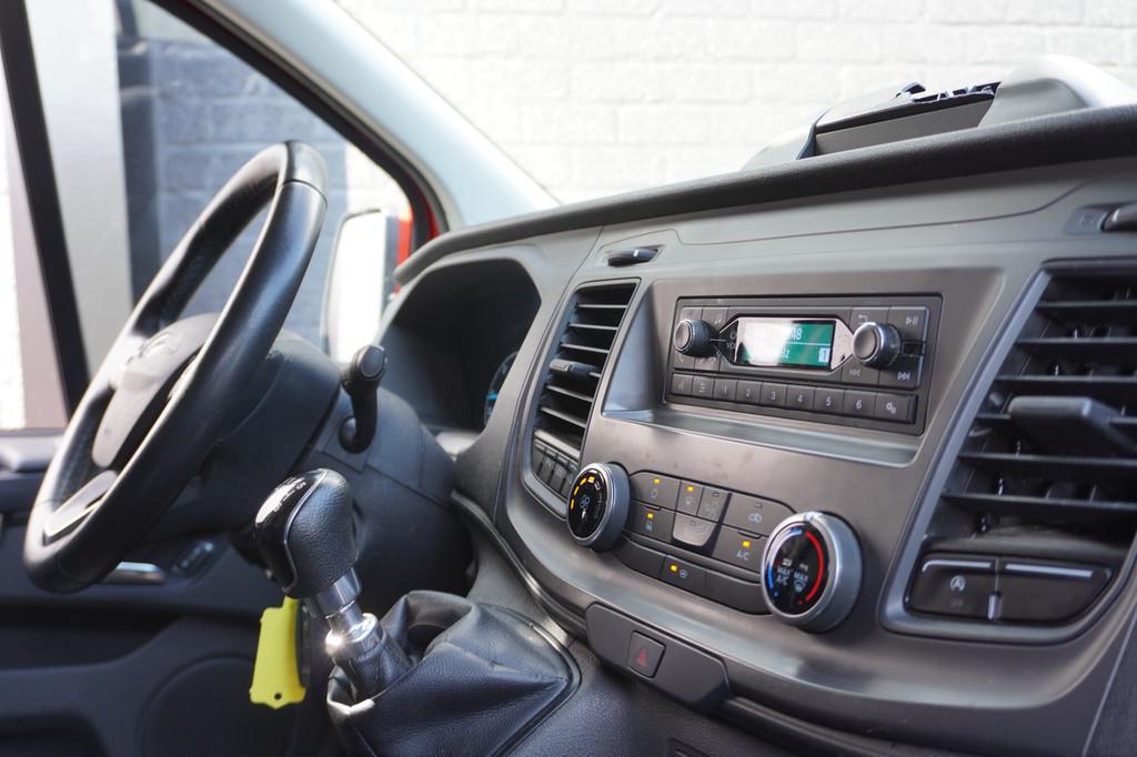 Ford Transit Custom 2.0 TDCI L2 EURO 6 - Airco - Cruise - PD, Auto's, Bestelauto's, Voorwielaandrijving, 4 cilinders, Origineel Nederlands