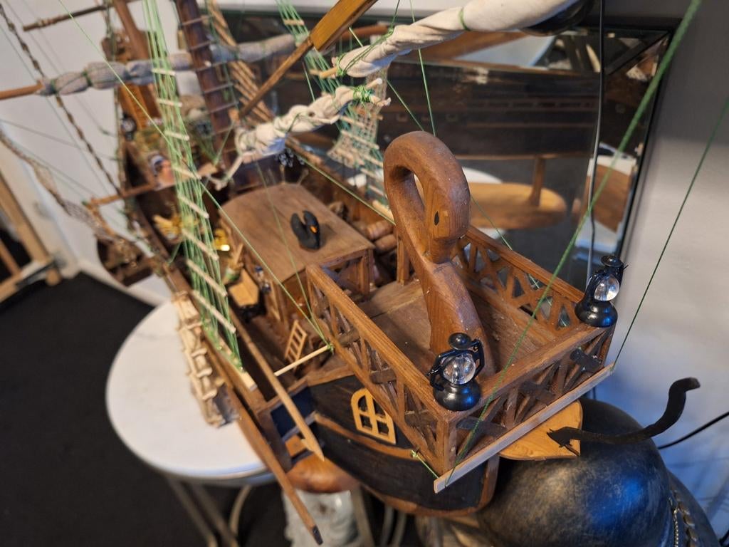 Gedetailleerd houten scheepsmodel - Piratenschip, Ophalen of Verzenden, Gebruikt, Groter dan 1:32, Overige merken