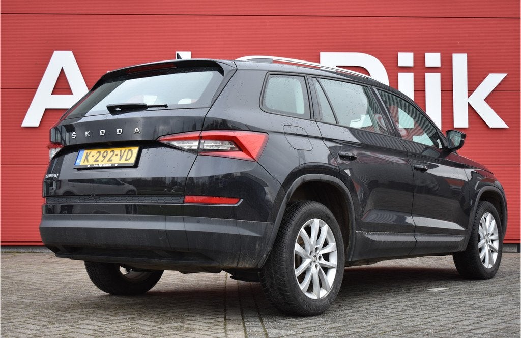 Skoda Kodiaq 1.5 TSI Business Edition LED | Carplay | Camera, Auto's, Skoda, Voorwielaandrijving, 4 cilinders, Leder en Stof, Zwart