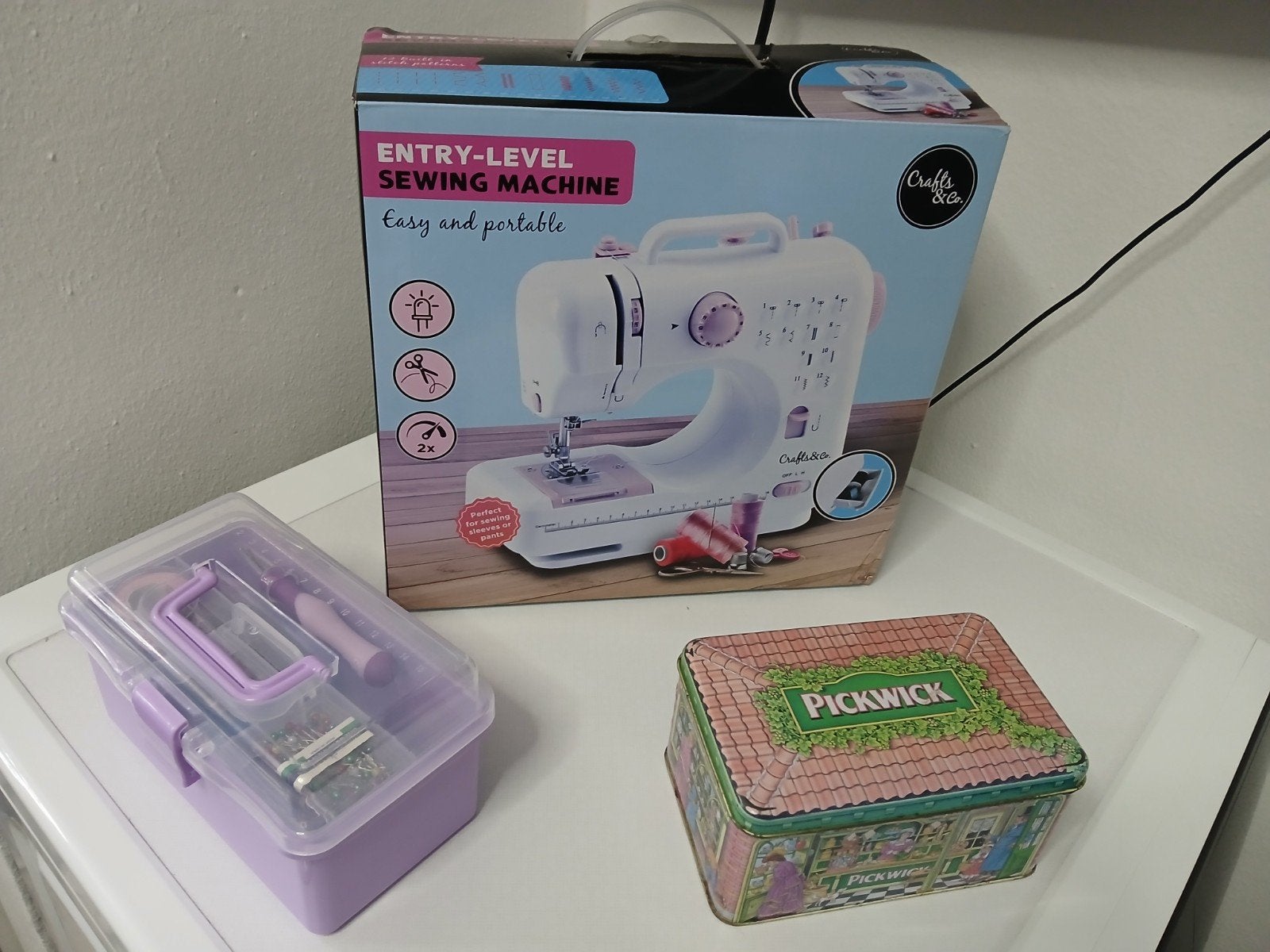 Crafts & Co compacte naaimachine in doos met accessoires, Ophalen, Zo goed als nieuw, Naaimachine, Overige merken