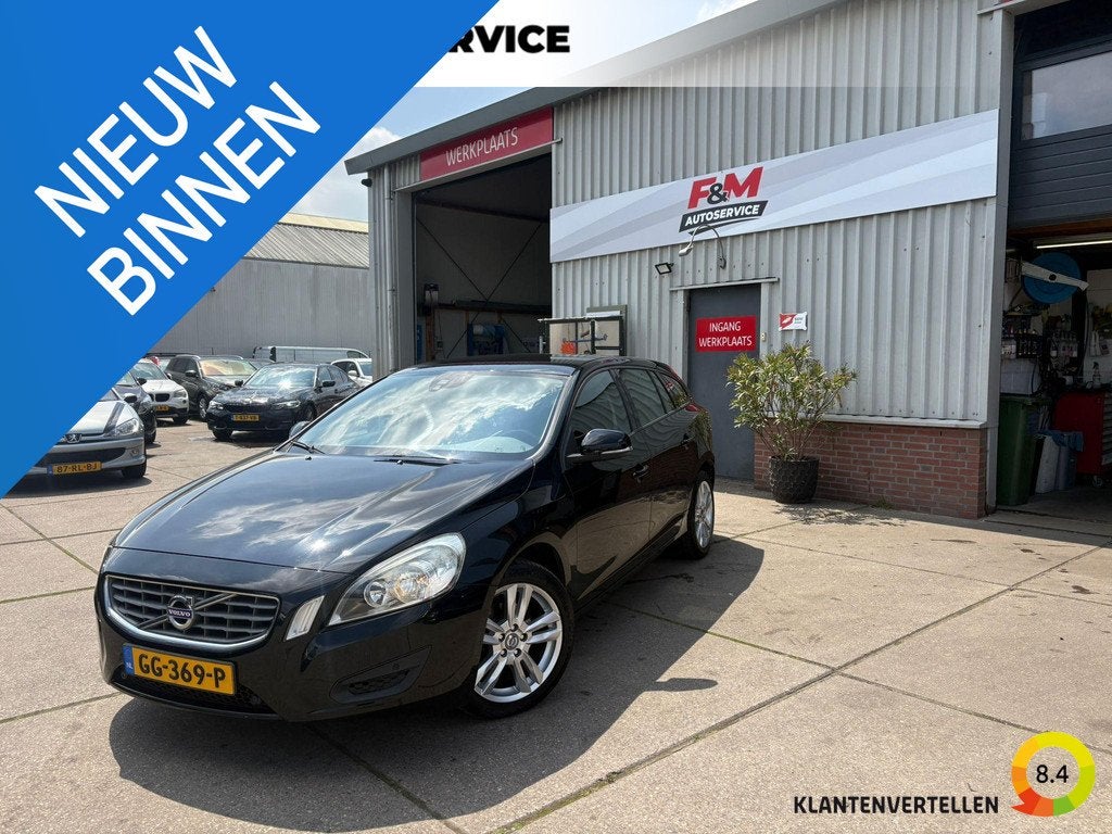Volvo V60 1.6 T3 Kinetic Clima, cruise, pdc, trekhaak, Auto's, Volvo, Voorwielaandrijving, Gebruikt, Zwart, 4 cilinders