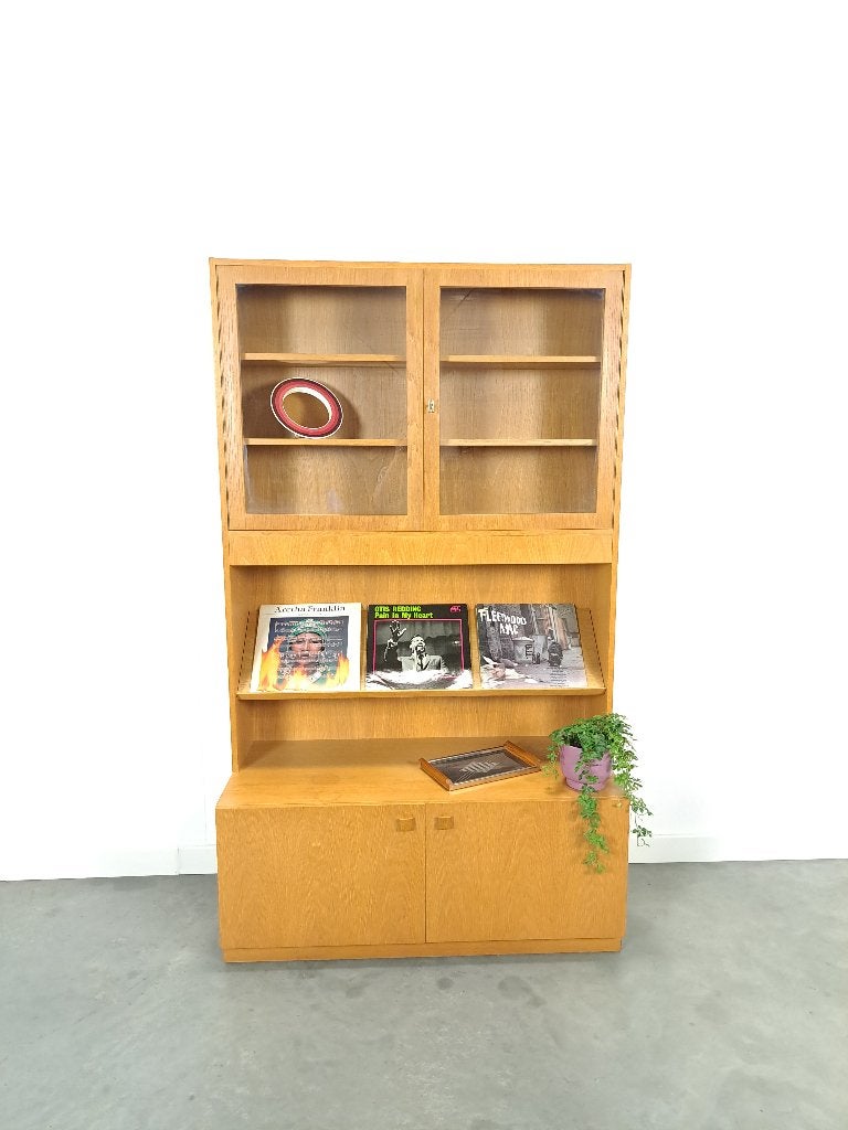 Hoge LP vitrinekast glazen deuren, lectuurplank uit Zweden, Overige houtsoorten, Ophalen of Verzenden, Minder dan 150 cm, 150 tot 200 cm