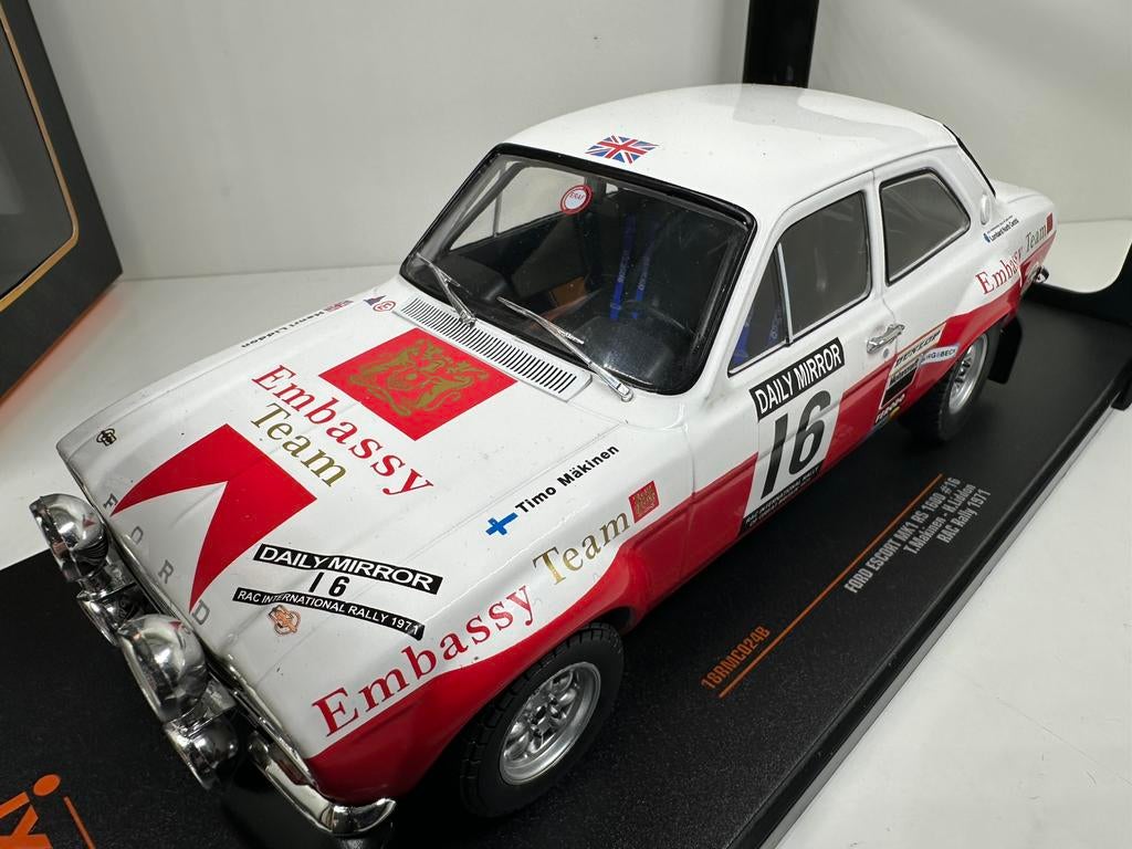 IXO FORD ESCORT MK1 RS1600 RAC RALLY 1971 MÄKINEN 1:18 NIEUW, Ophalen of Verzenden, Nieuw, Auto, Overige merken