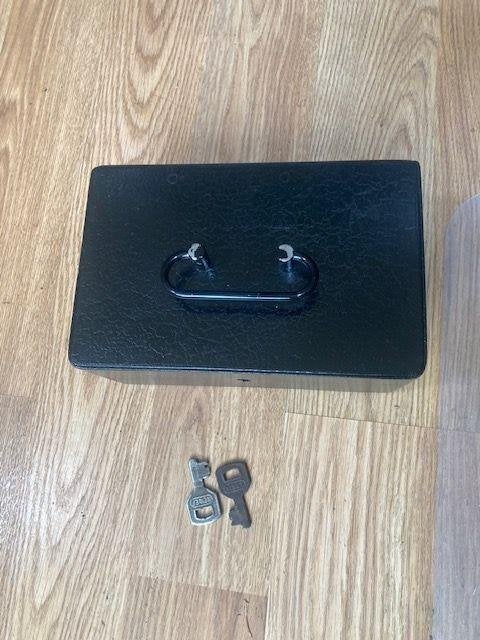 vintage metalen geldkist met 2 sleutels 20x9x14 cm, Verzamelen, Spaarpotten, Ophalen of Verzenden, Gebruikt, Metaal of Blik, Overige thema's