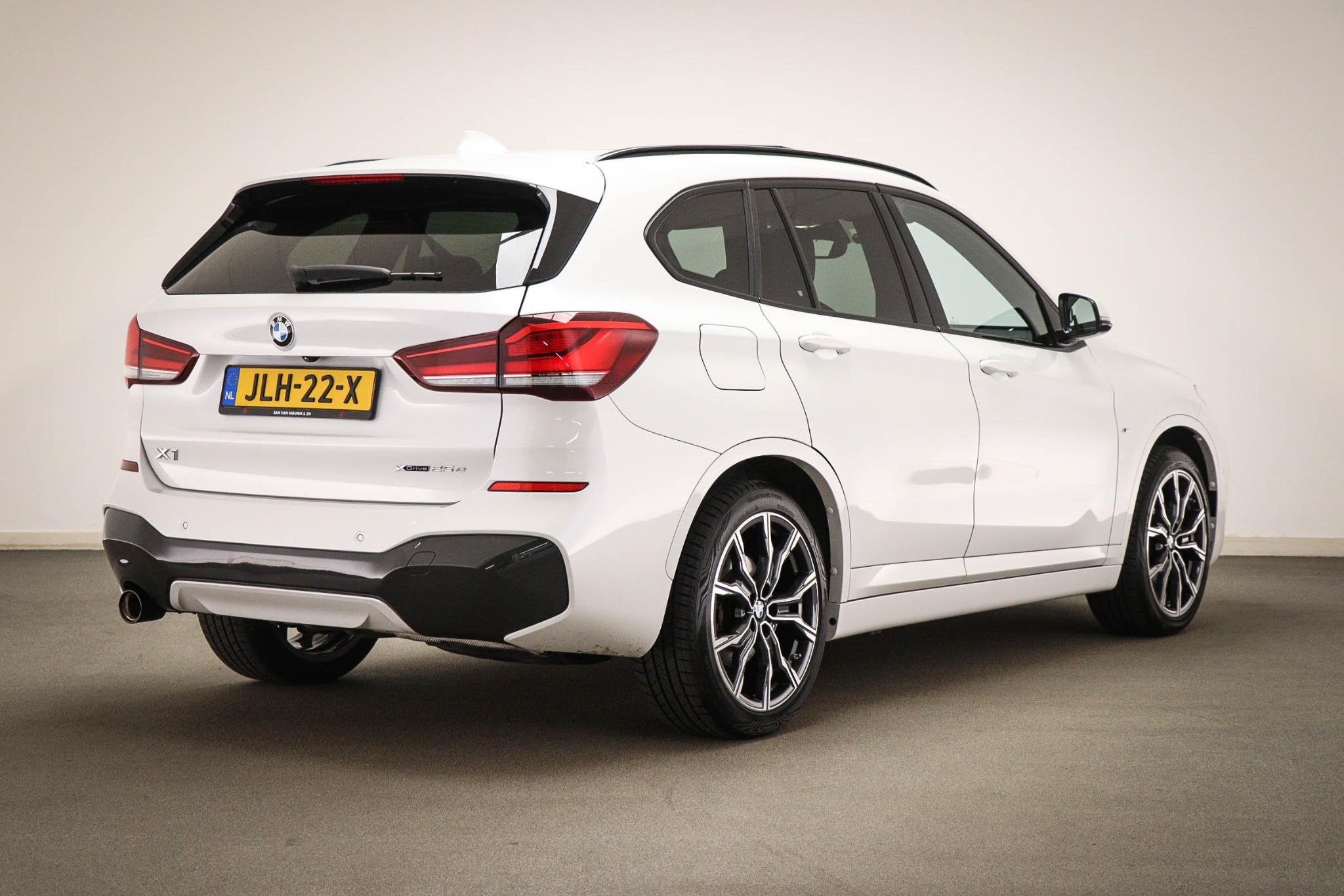 BMW X1 xDrive25e | PANORAMADAK | STOELVERWARMING | DAB | APP, Auto's, Dealer onderhouden, Stof, Gebruikt, Plug-in hybride