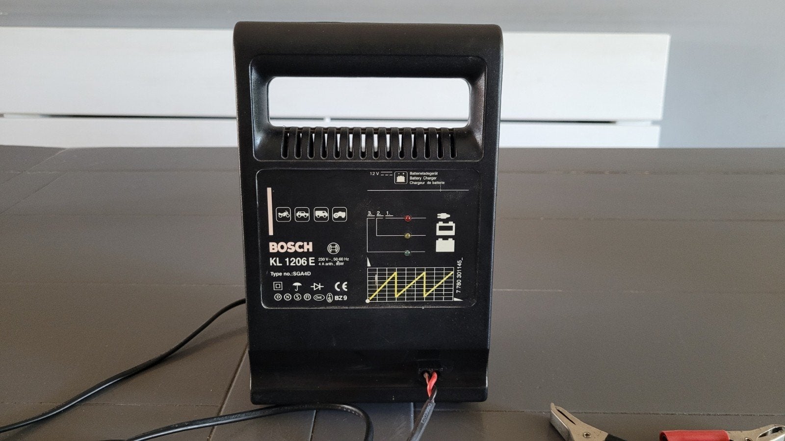 Bosch KL 1206 E Acculader - 12V, 4A, 85W, Auto-onderdelen, Gebruikt