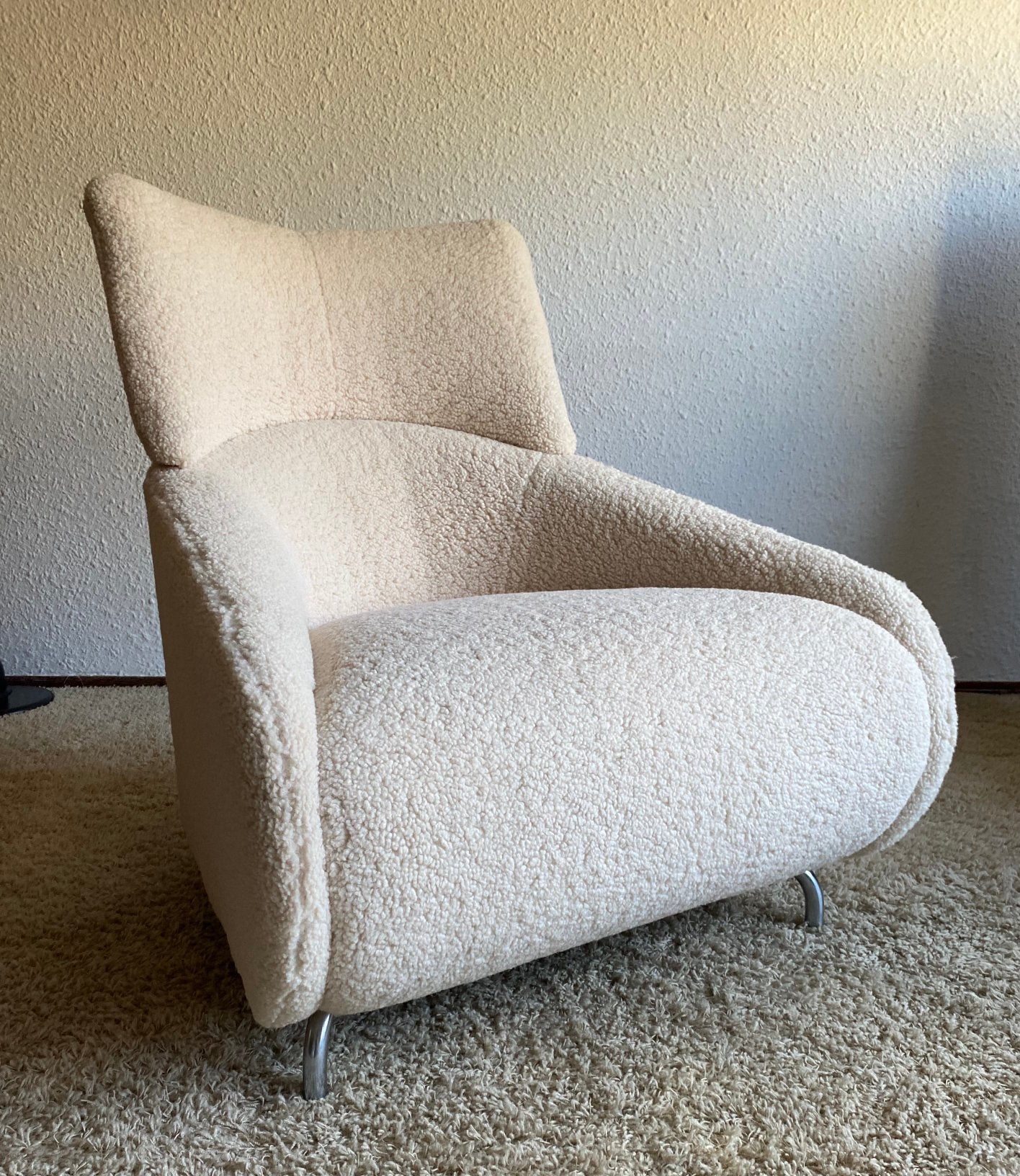 Leolux Fauteuil ; gebroken wit zachte “teddy” stof, Ophalen, 75 tot 100 cm, Zo goed als nieuw, 50 tot 75 cm
