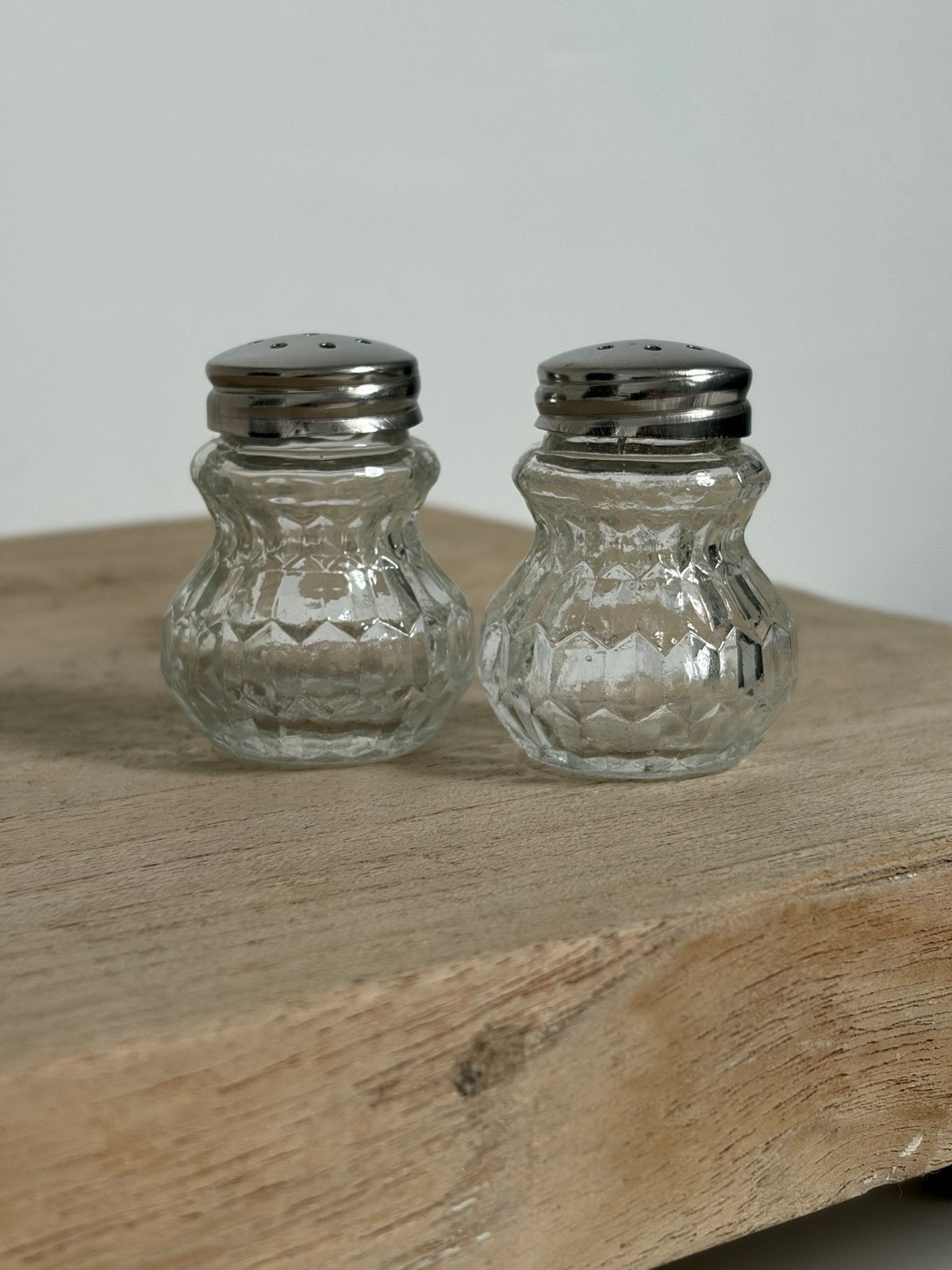 Nieuw: Peper en zout stelletje - 4 cm hoog, Nieuw, Ophalen of Verzenden, Overige merken, Glas