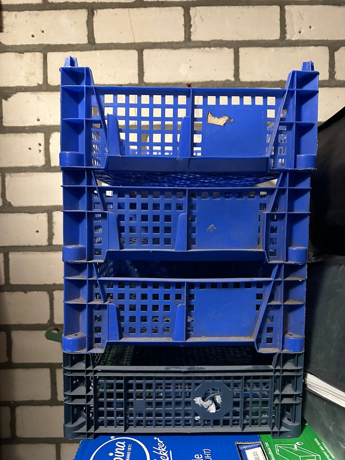 4 plastic kratjes, Ophalen, Minder dan 35 cm, Minder dan 50 cm, Zo goed als nieuw