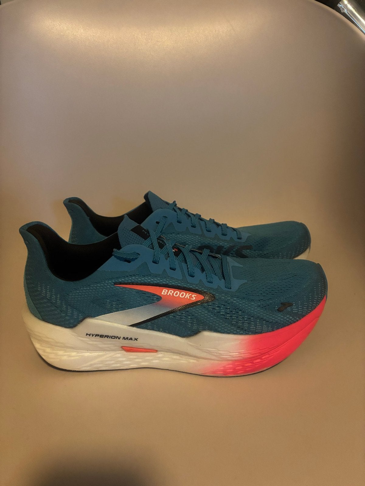 Brooks Hyperion 2 hardloopschoenen maat 44 - nieuw, Sport en Fitness, Loopsport en Atletiek, Overige merken, Hardloopschoenen