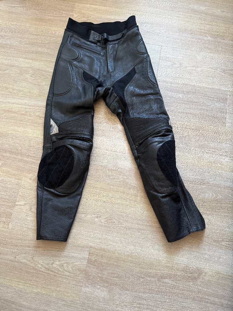 Leren motorbroek maat 48, Motoren, Kleding | Motorkleding, Broek | leer, Ophalen of Verzenden, Tweedehands, Heren