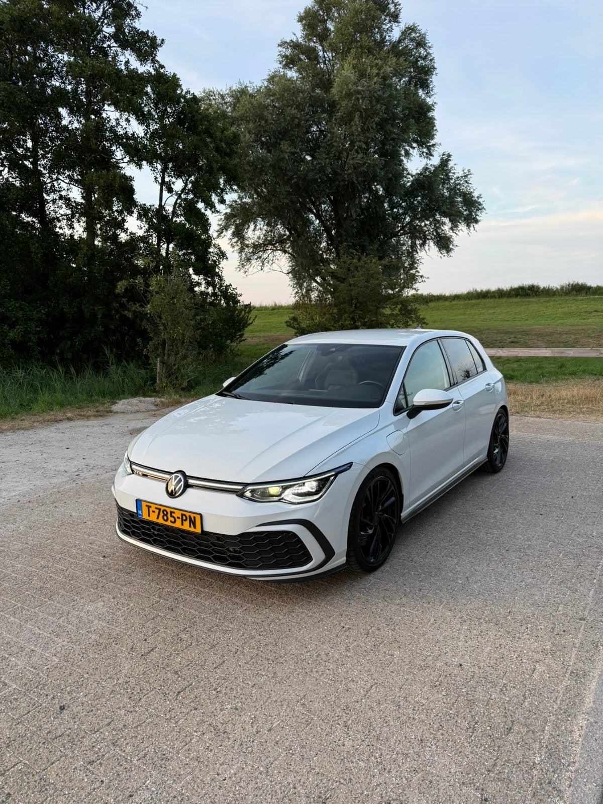 Volkswagen Golf 8 GTE 1.4 Ehybrid 245pk DSG 2021 Wit, Auto's, Wit, 1395 cc, 1524 kg, 84 €/maand