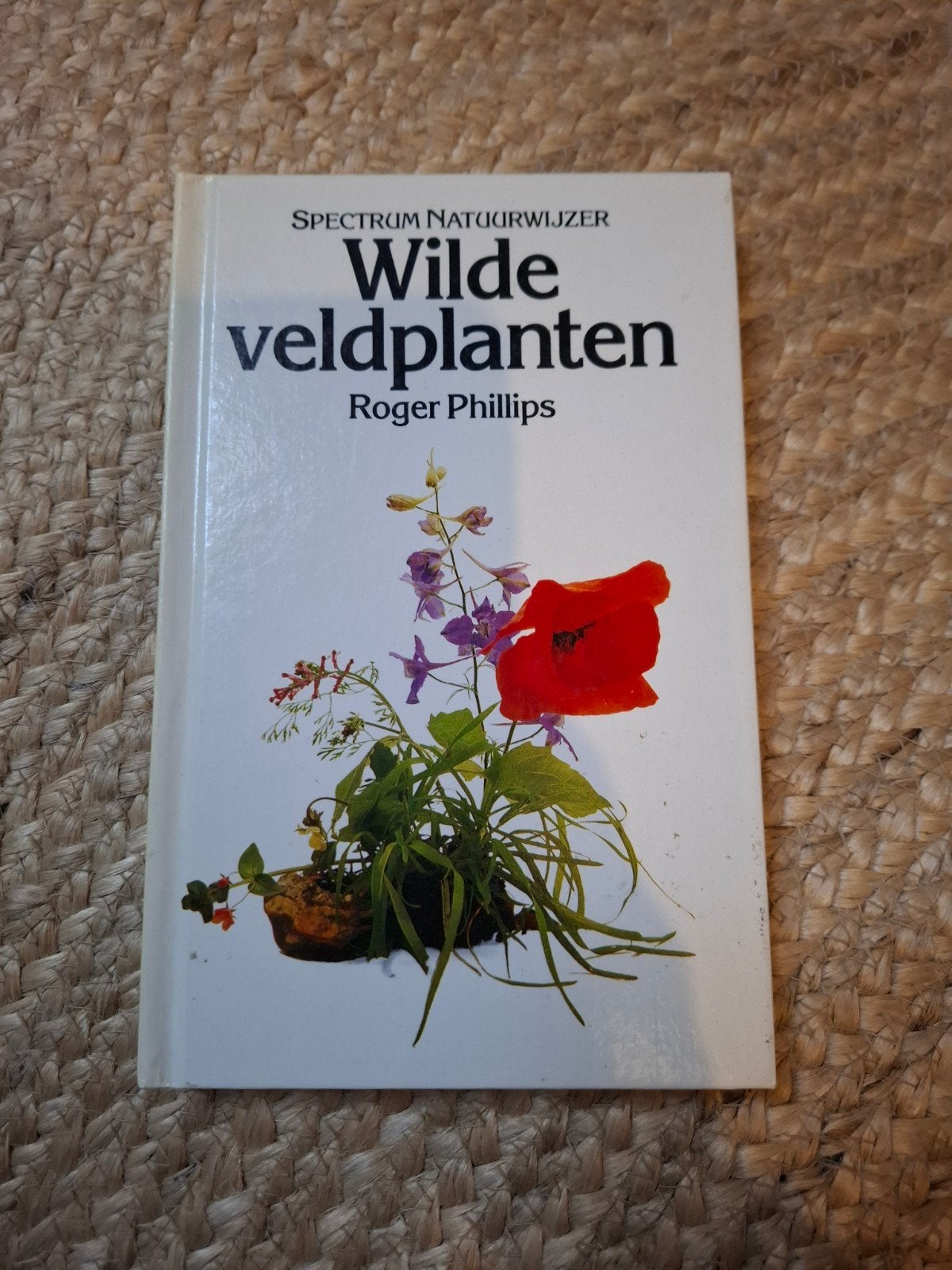 Spectrum Natuurwijzer: Wilde Veldplanten - Roger Phillips, Ophalen of Verzenden, Gelezen, Bloemen, Planten en Bomen, Roger Phillips