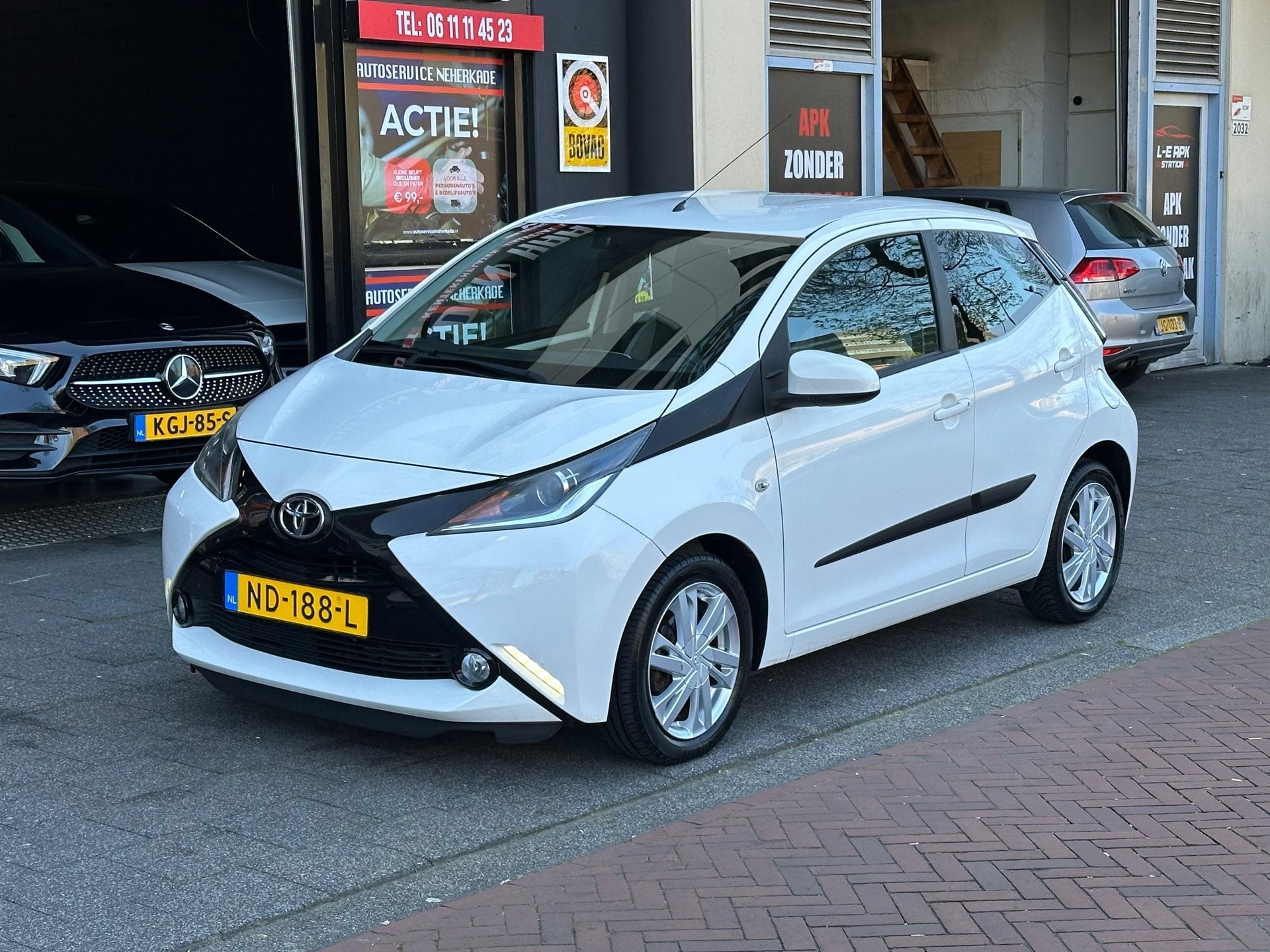 Toyota Aygo 1.0 VVT-i x-play 5 Deurs Airco Camera, Voorwielaandrijving, Stof, Gebruikt, Euro 6