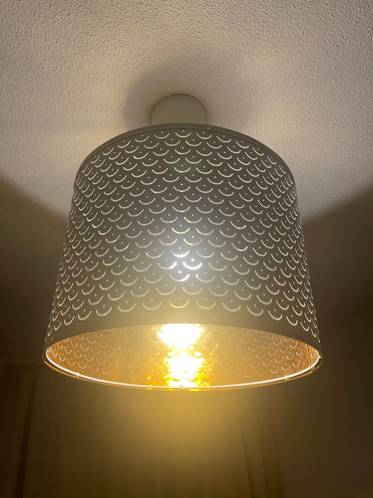 Goud/wit IKEA lamp met pendel en lampbol, Ophalen of Verzenden