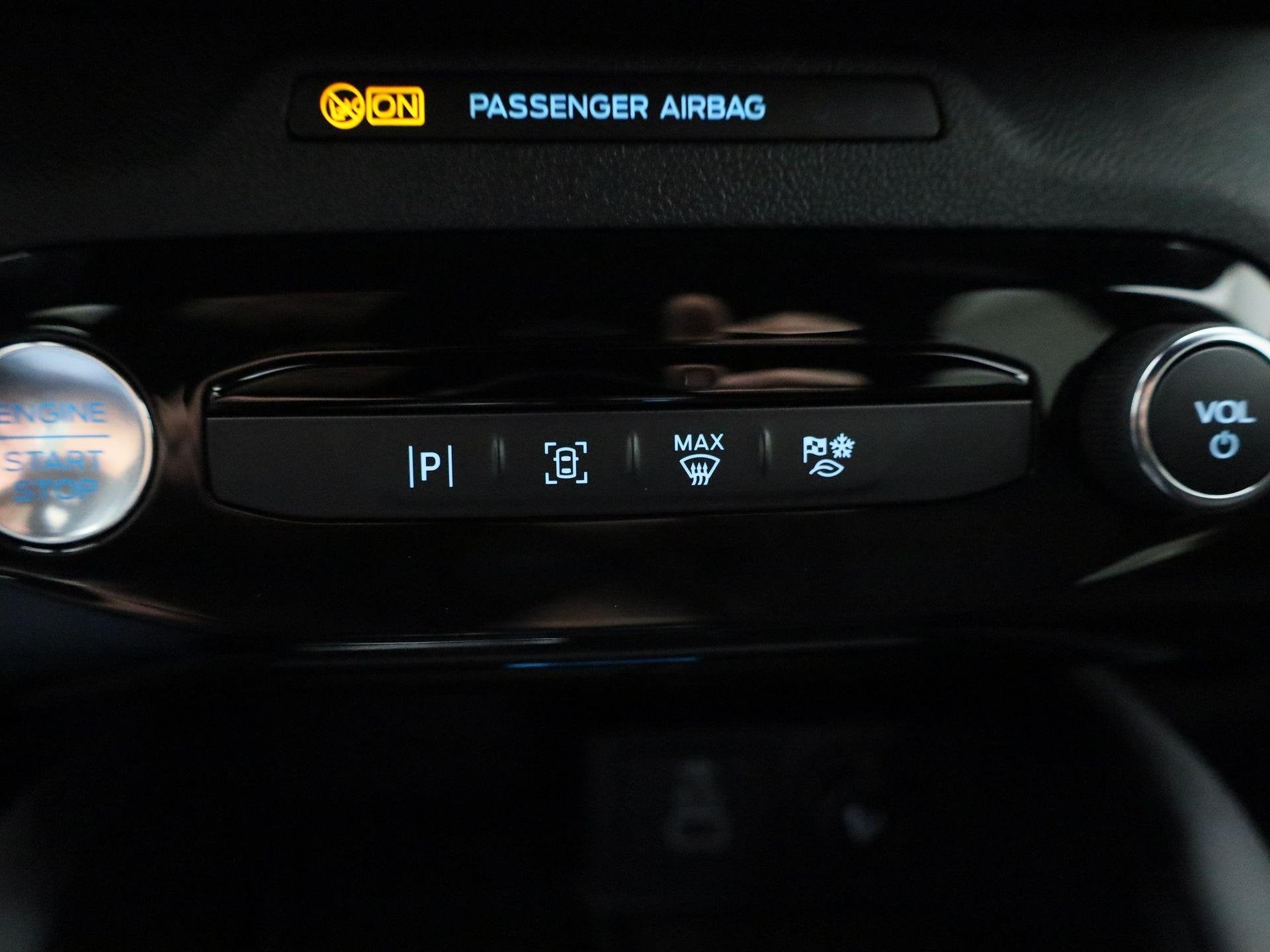 Foto 24 van Ford Kuga 2.5 PHEV ST-Line | Head up display | Camera achter