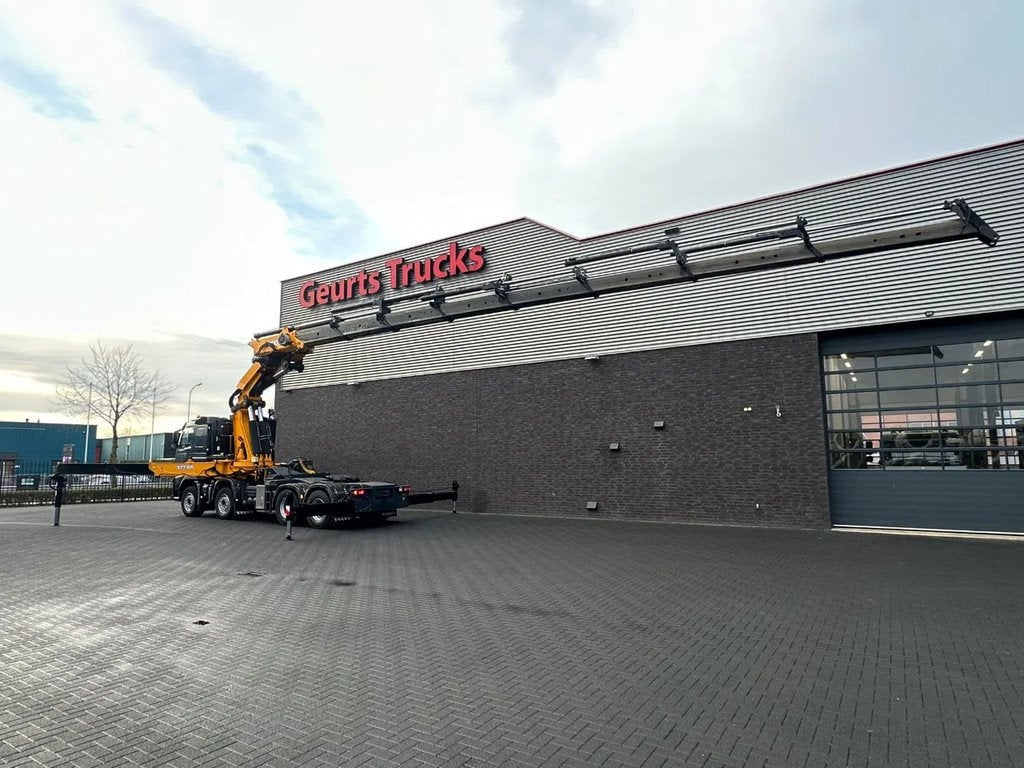 Volvo FH 480 8X4 TREKKER + EFFER 1355/8S KRAAN/KRAN/CRANE/GR, Automaat, Euro 5, Achterwielaandrijving, Zwart