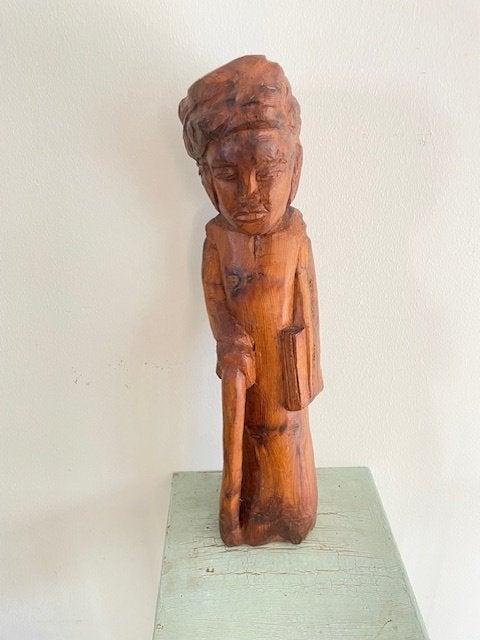 Groot oud houten beeld Azie. Man met boek en stok.48 cm., Antiek en Kunst, Kunst | Beelden en Houtsnijwerken, Ophalen, Handgemaakt