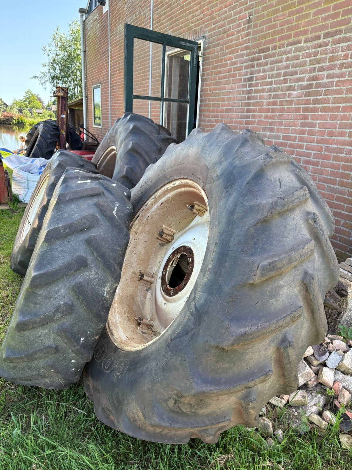 Velgen met banden International 1455 xl, Ophalen