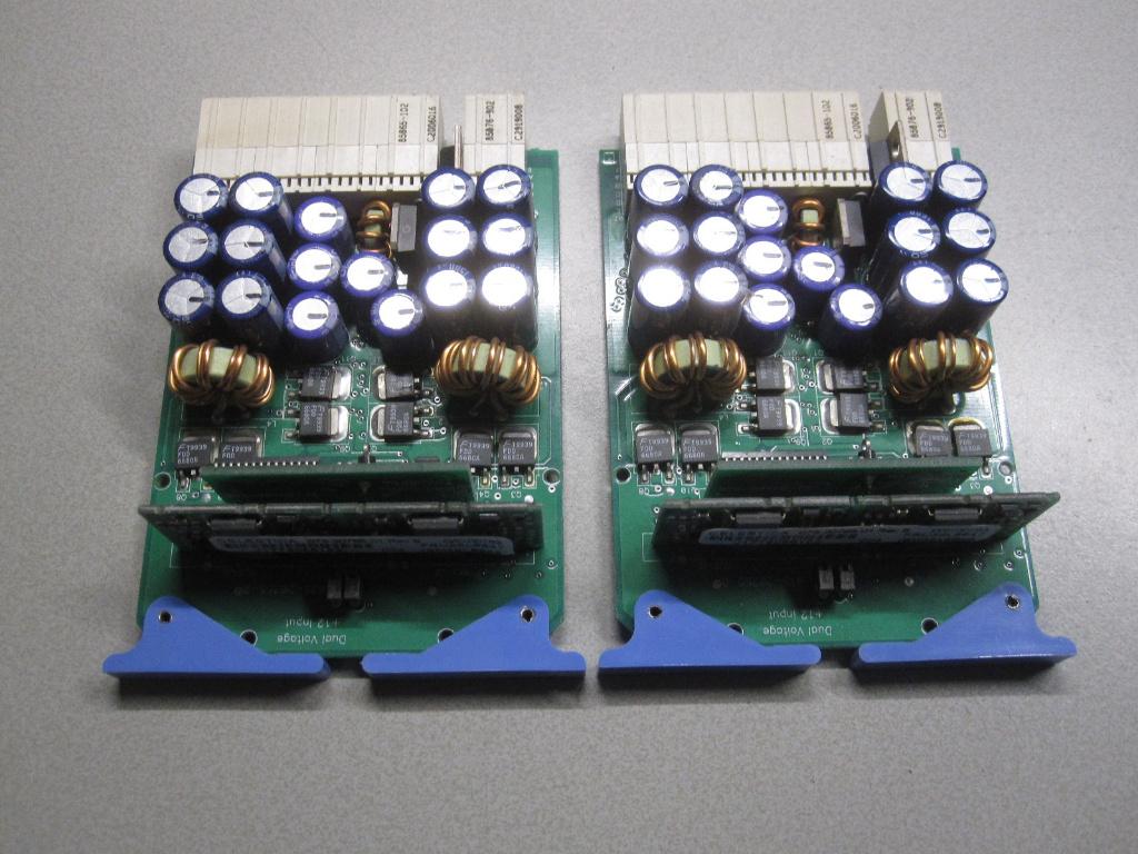 Replaceable voltage regulators - Xeon PIII (550 MHz-700 MHz), Computers en Software, Processors, Ophalen of Verzenden, Zo goed als nieuw