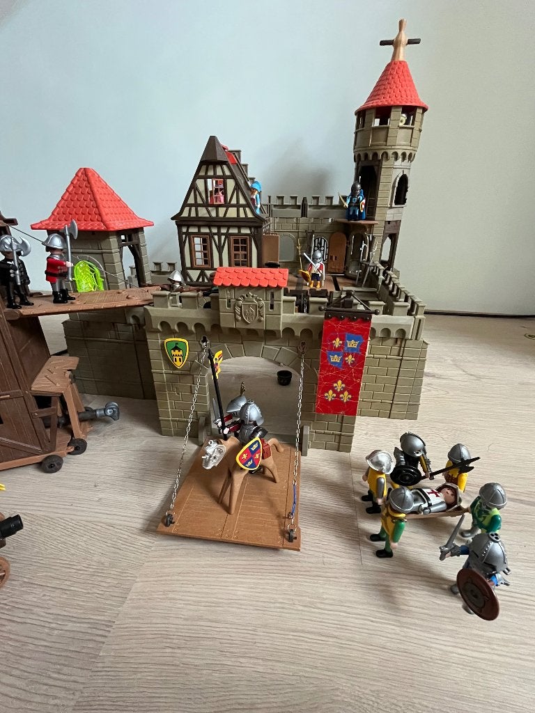 Playmobil kasteel met veel figuren en assecoires, Ophalen of Verzenden, Gebruikt