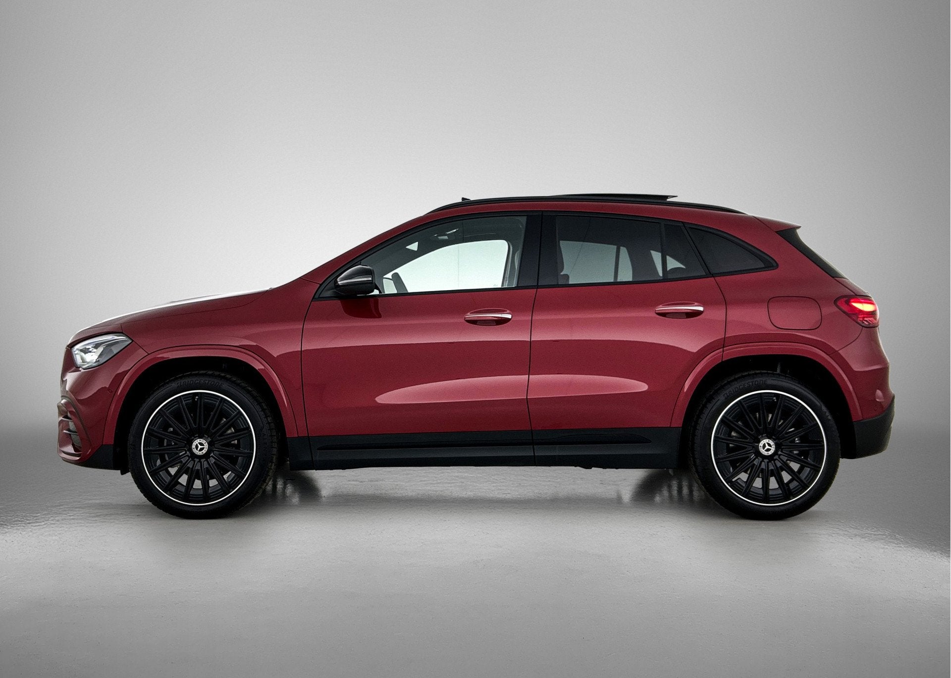 Mercedes-Benz GLA 250 e 140 Year Edition | Plus pakket | Nig, Zwart, 4 cilinders, 15 kWh, Bedrijf