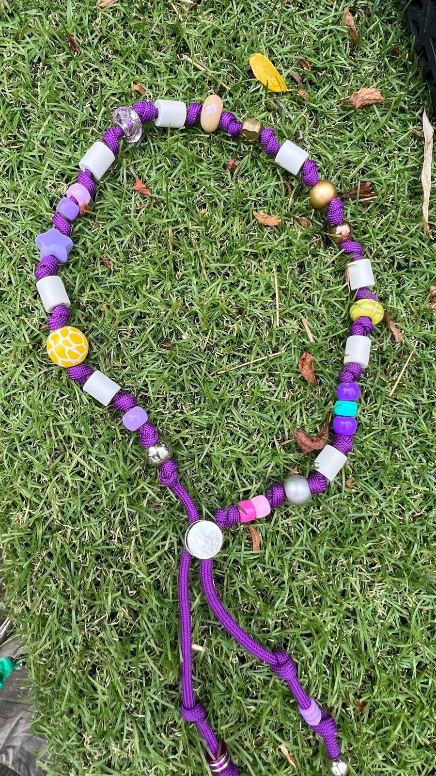 Leuke hondenketting in paars Paracord met EM kralen 42-52 cm, Ophalen of Verzenden, Handgemaakt, Nieuw
