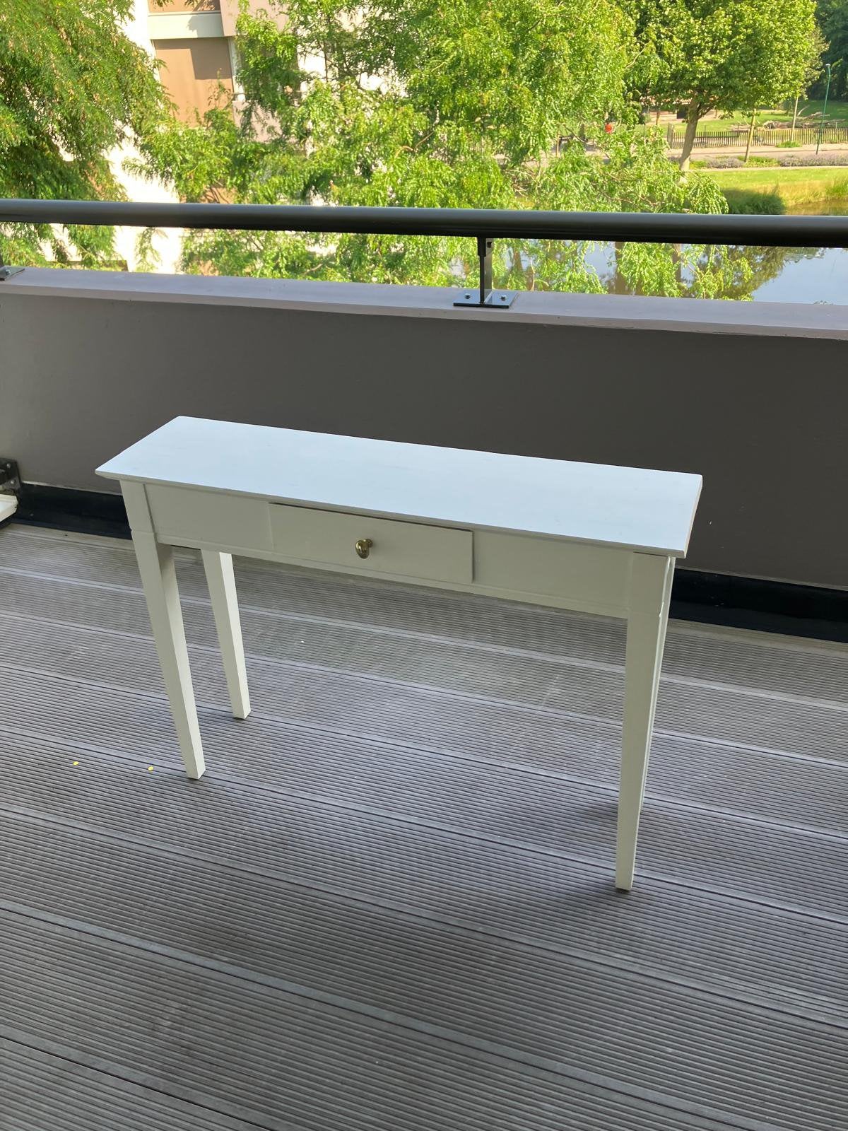 Witte side table, Huis en Inrichting, Tafels | Sidetables, Gebruikt, 100 tot 150 cm, Ophalen of Verzenden, 25 tot 50 cm