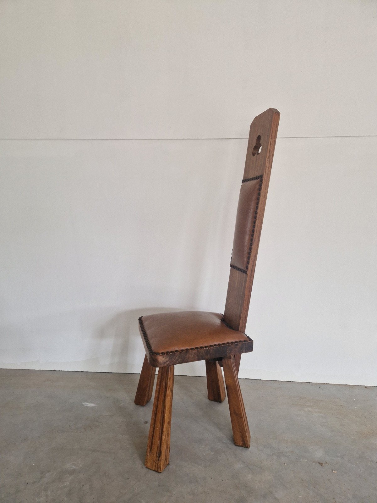 Brutalist skai en eiken stoel frankrijk jaren 50 design, Gebruikt, Bruin, Onbekend, Ophalen of Verzenden