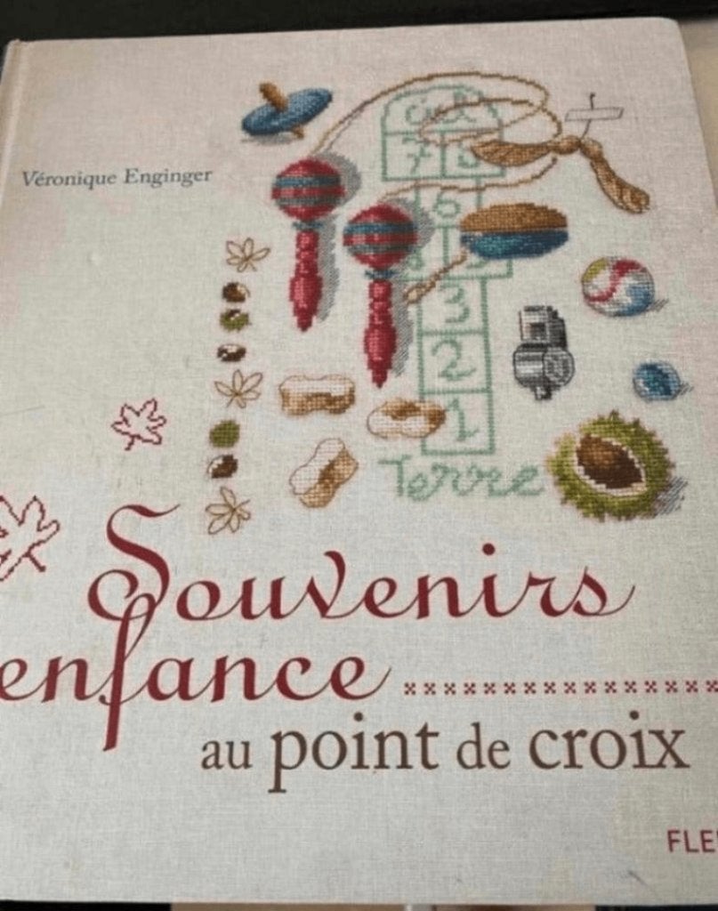 SOUVENIRS D'ENFANCE AU POINT DE CROIX VERONIQUE ENGINGER, Hobby en Vrije tijd, Verzenden, Zo goed als nieuw, Handborduren, Patroon