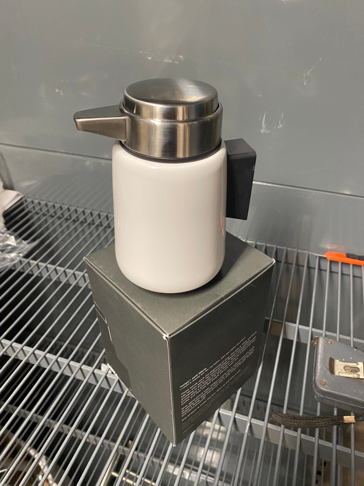 Vipp  zeep dispenser wall wit, Huis en Inrichting, Ophalen of Verzenden, Nieuw, Wit