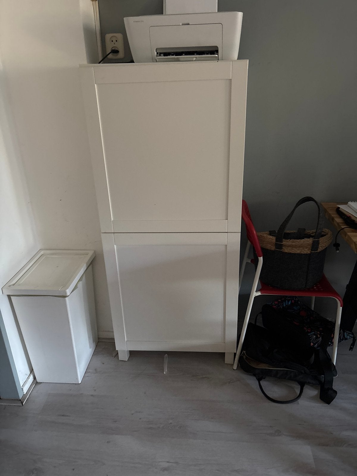 Witte kast met glazen planken - 60x138x42 cm, Ophalen, Gebruikt