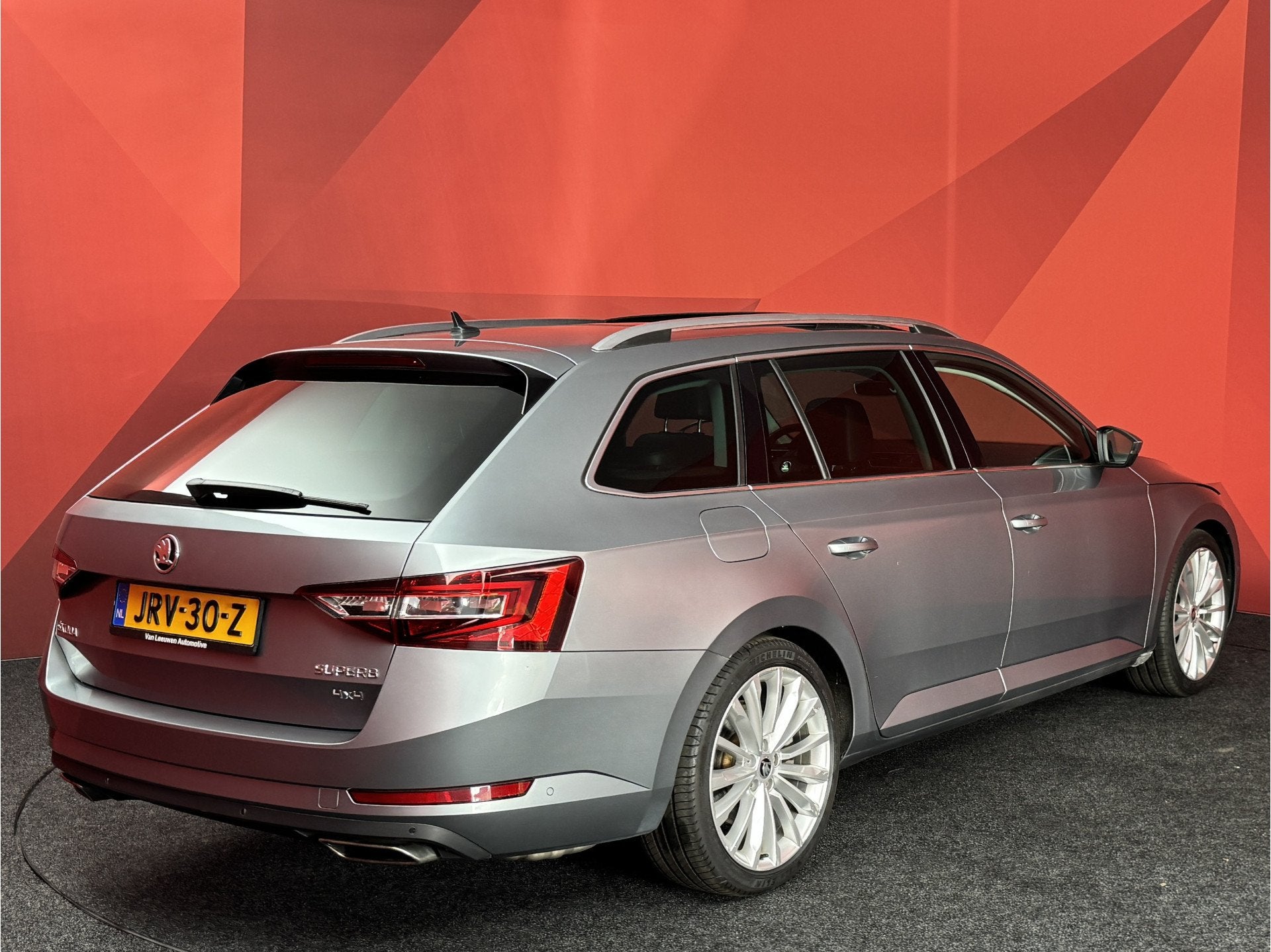 Skoda Superb Combi 2.0 TSI 4x4 Style Business | ACC | Pano |, Automaat, 4 cilinders, Vierwielaandrijving, Lichtsensor