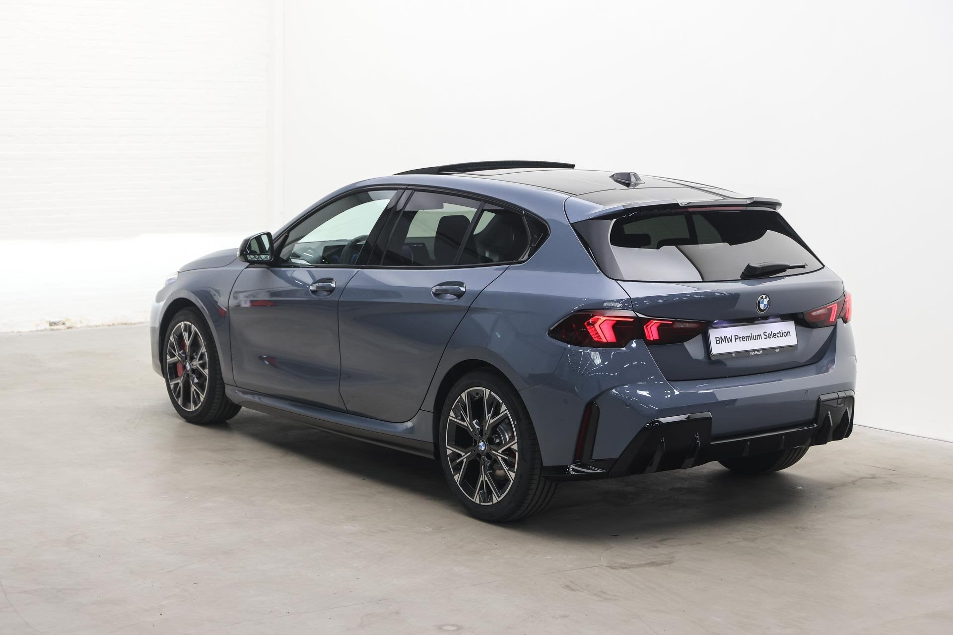 BMW 1 Serie 120 M Sport Automaat / Panoramadak / Sportstoele, Auto's, Dealer onderhouden, 156 pk, Met garantie (alle), Origineel Nederlands