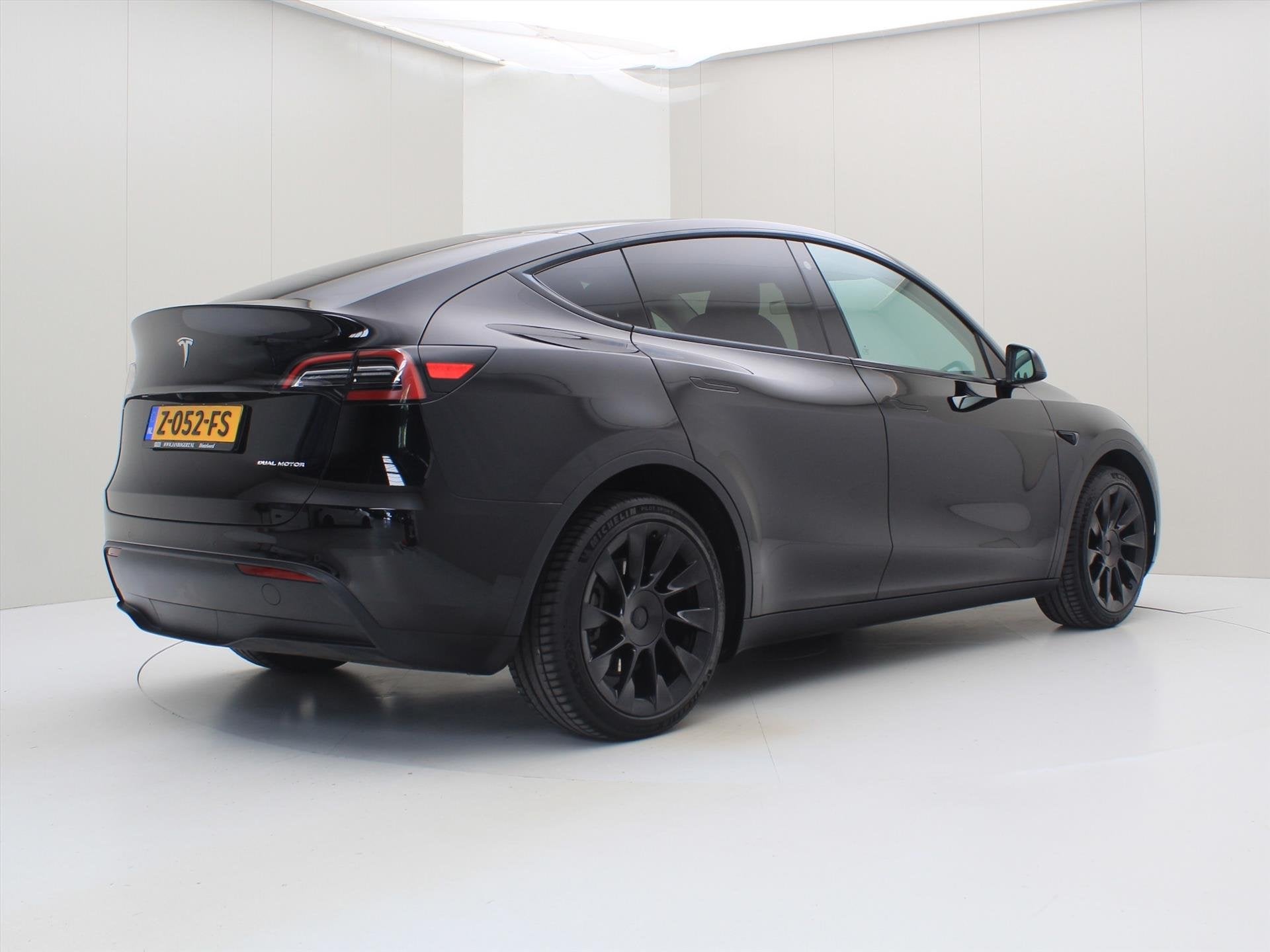 Tesla Model Y Long-Range AWD 351pk 75 kWh [ AMD RYZEN+AUTOPI, Auto's, Tesla, Automaat, Gebruikt, Zwart, 351 pk