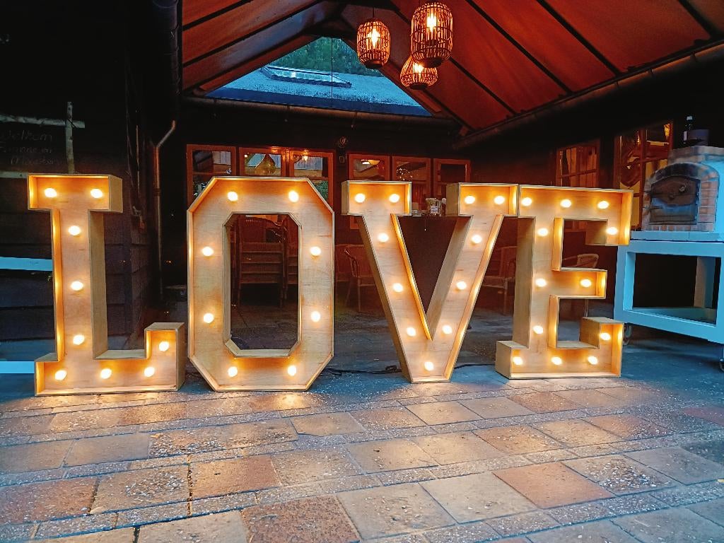 XXL letters LOVE huren eyecatcher voor bruiloft en feest €75, Ophalen, Zo goed als nieuw, Geboorte of Huwelijk