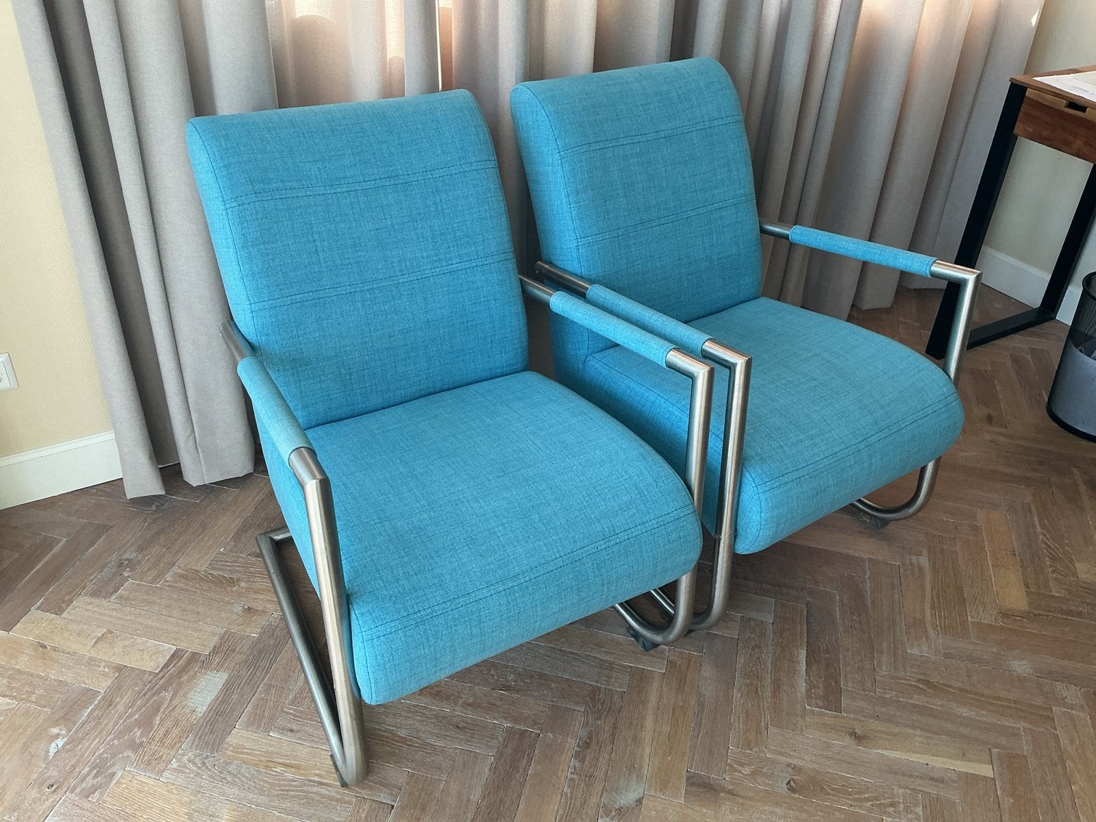 Set van 2  buisframe stoelen, blauw stof, chroom, Ophalen, Twee, Blauw, Zo goed als nieuw