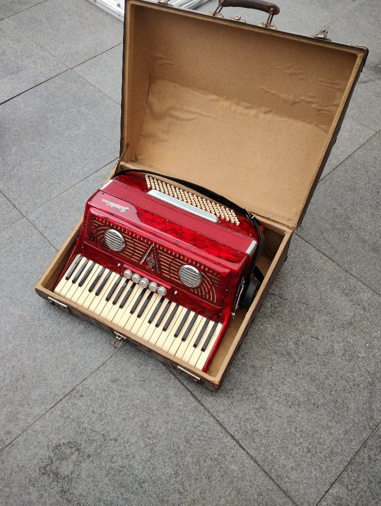 Antieke Accordeon in koffer merk Frontalini, Muziek en Instrumenten, Accordeons, Gebruikt, Overige formaten, Met koffer, Toetsaccordeon