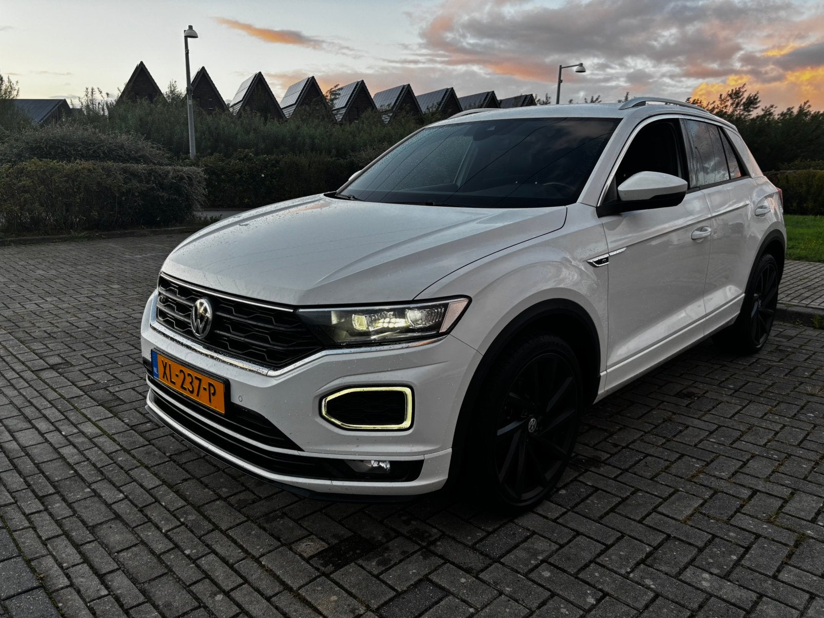 Volkswagen T-Roc 1.5 TSI 3x R-Line/Keyless/Carplay/Camera, Auto's, Dealer onderhouden, 1498 cc, 4 cilinders, Wit