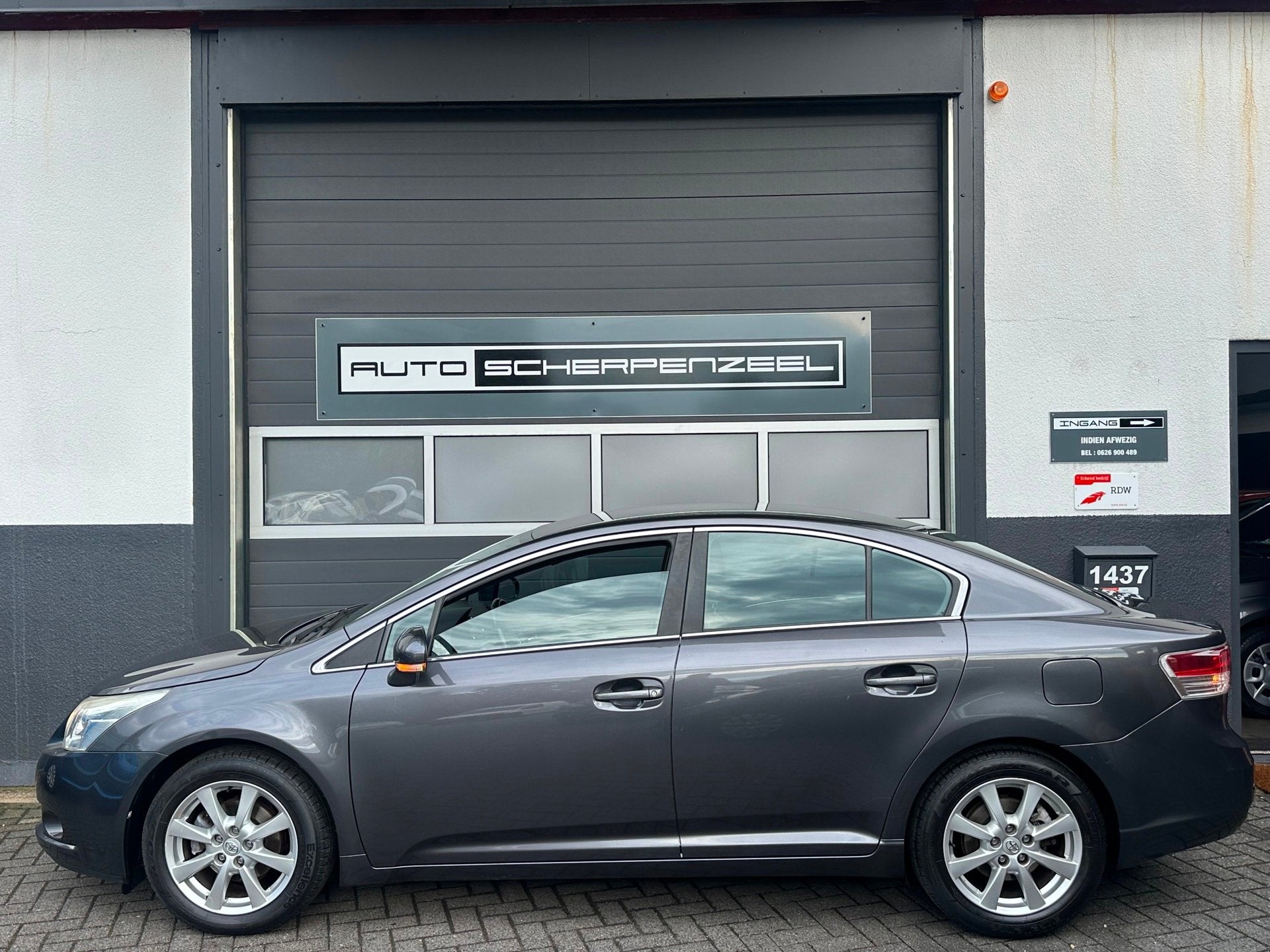 Toyota Avensis 1.8 VVTi Executive Business | KEYLESS | NAVI, Voorwielaandrijving, Dealer onderhouden, Verwarmde buitenspiegels