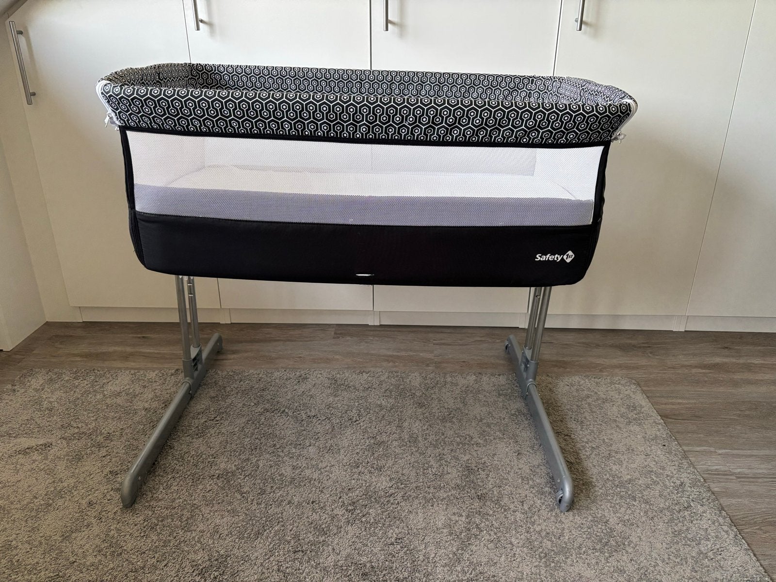 Safety 1st Co-Sleeper Wieg - Zwart/Wit Patroon, Ophalen, Zo goed als nieuw, Wieg